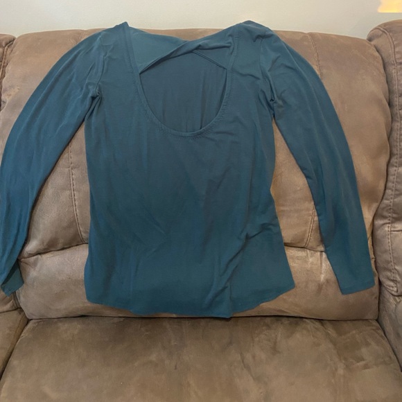 Athleta Long Sleeve Athletic Twist Back Shirt-Size XSmall - Picture 2 of 4